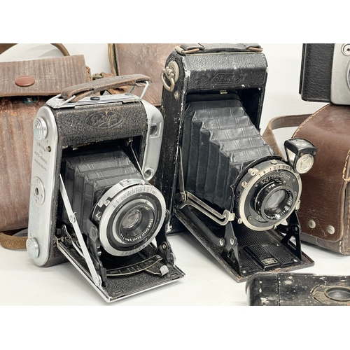 252 - A collection of vintage cameras.