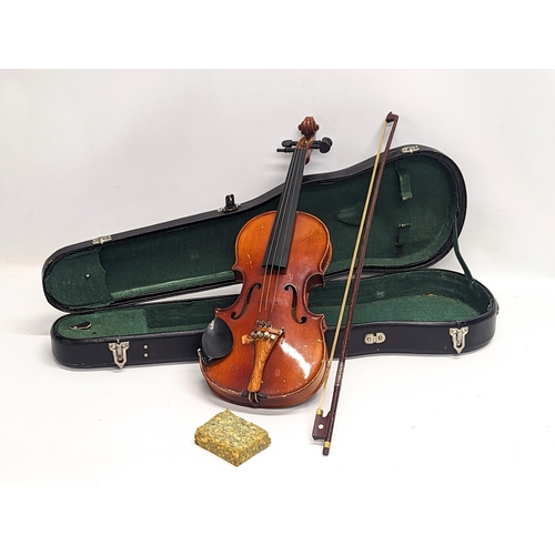 505 - A vintage violin in case.