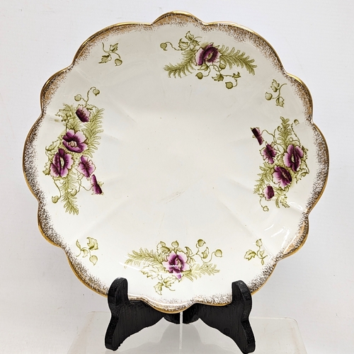 622 - A 40 piece early 20th century Wellington China tea set including 2 cake plates