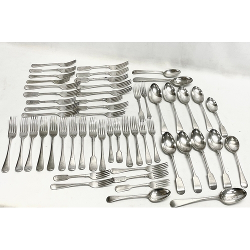 620 - A quantity of good quality 19th and early 20th century silver plated cutlery. forks and spoons, serv... 