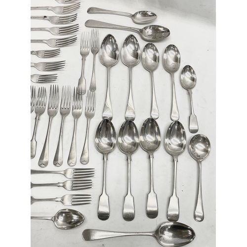 620 - A quantity of good quality 19th and early 20th century silver plated cutlery. forks and spoons, serv... 