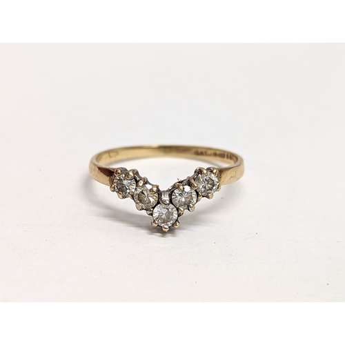 583 - A 9ct gold ring