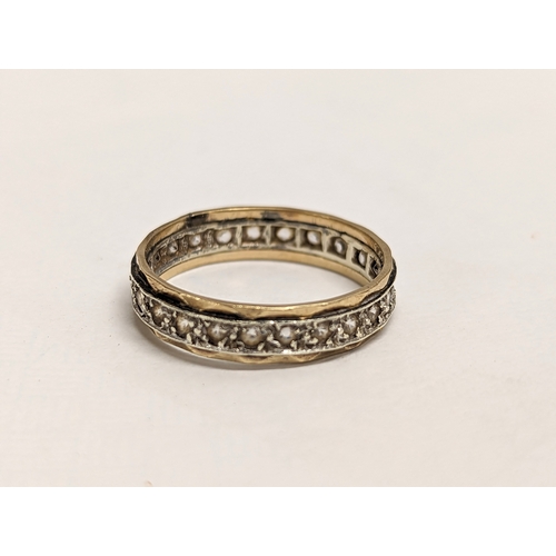 585 - A 9ct gold ring