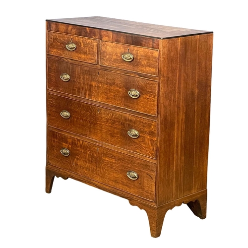 1030 - A good quality George III oak chest of drawers. Circa 1800. 100x45x116cm