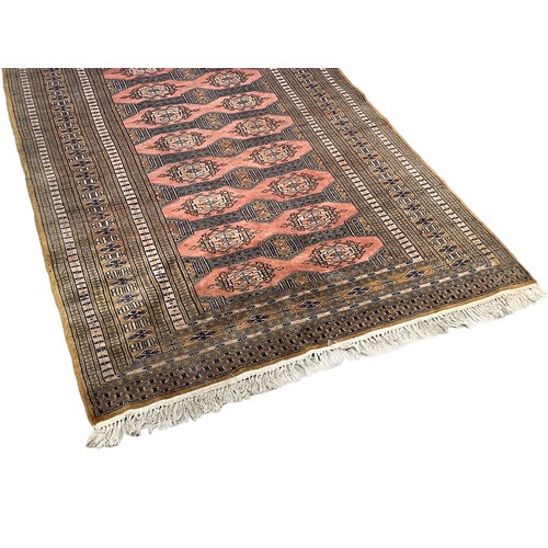 1031 - A good quality vintage hand knotted Middle Eastern rug.  
27x190cm