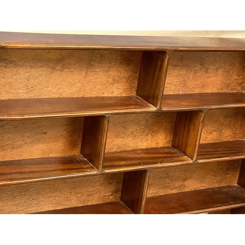 1007 - A large 1920’s mahogany open bookcase. 152x20x133cm