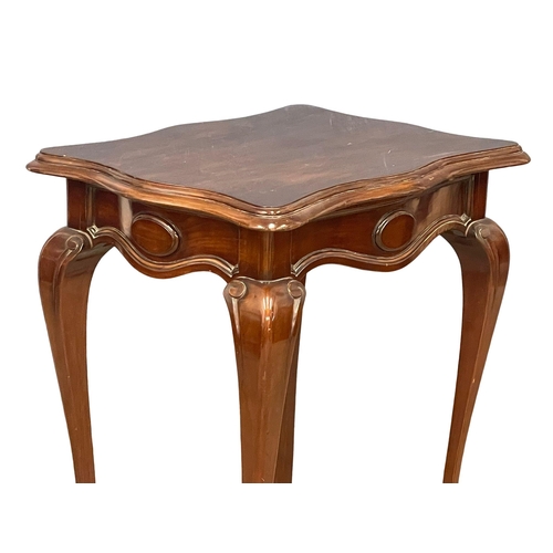 1014 - A good quality vintage mahogany side table on ball & claw feet. 66x52x79cm