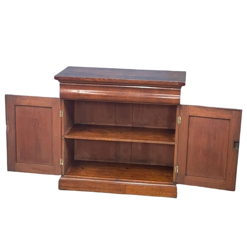 1022 - A Victoorian mahogany side cabinet with a drawer. 
93x45.5x89.5cm