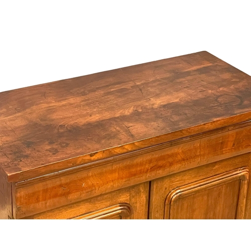 1022 - A Victoorian mahogany side cabinet with a drawer. 
93x45.5x89.5cm