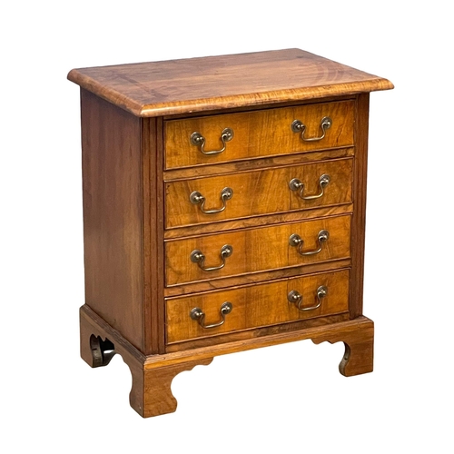 1048 - A small good quality Georgian style chest of drawers on bracket feet.  55x37x63cm