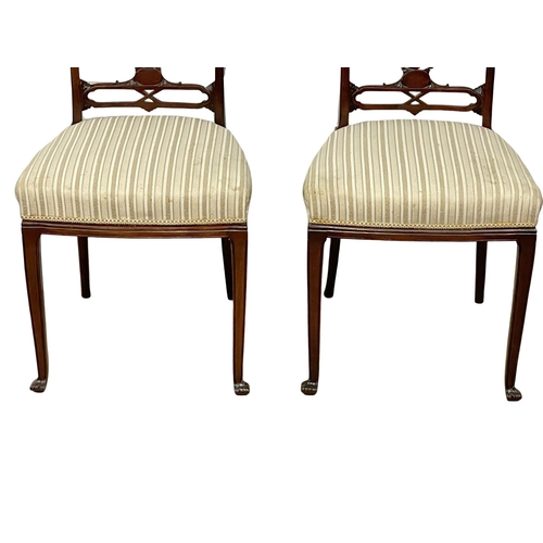 1052 - A pair of good quality Edwardian mahogany side chairs.