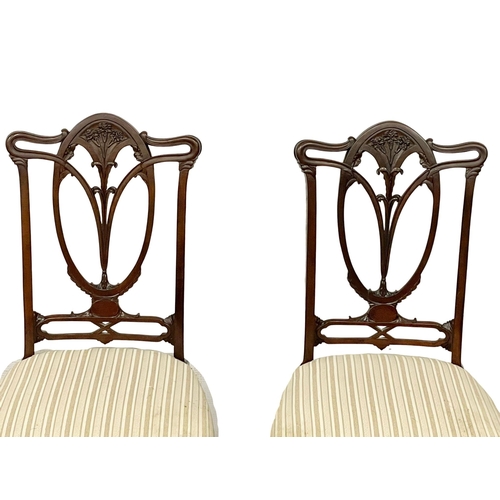 1052 - A pair of good quality Edwardian mahogany side chairs.