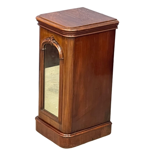 1054 - A good quality Victorian mahogany bedside cabinet with mirrored panel.  36x36x73cm