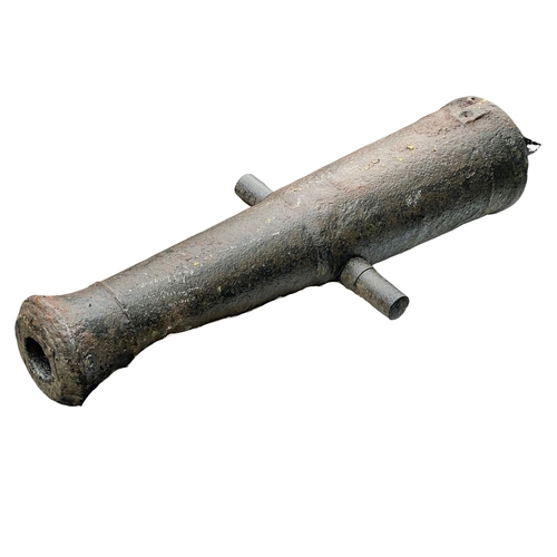 18 - A large heavy 19th century cannon. 54x145cm