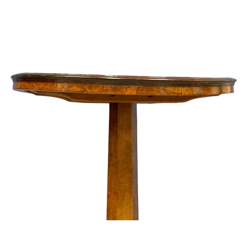 807 - A good quality William IV Burr Walnut pedestal occasional table. Circa 1830. 66x75cm