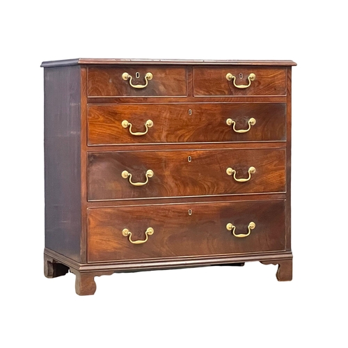 893 - A fine proportioned George III mahogany chest of drawers. Circa 1780-1800. 87.5x49.5x85cm