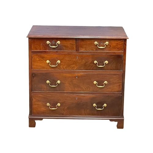 893 - A fine proportioned George III mahogany chest of drawers. Circa 1780-1800. 87.5x49.5x85cm