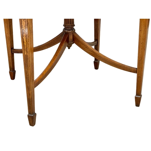 903 - A good quality Edwardian inlaid mahogany occasional table. 75.5x75.5x72cm.