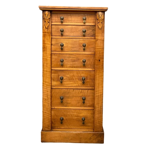 910 - A Victorian Walnut Wellington chest of drawers. 54x37x108.5cm