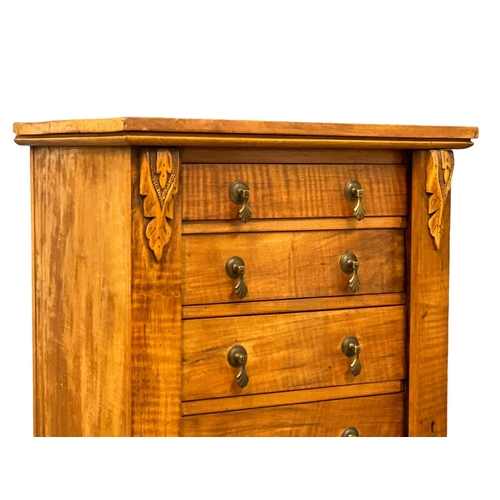 910 - A Victorian Walnut Wellington chest of drawers. 54x37x108.5cm