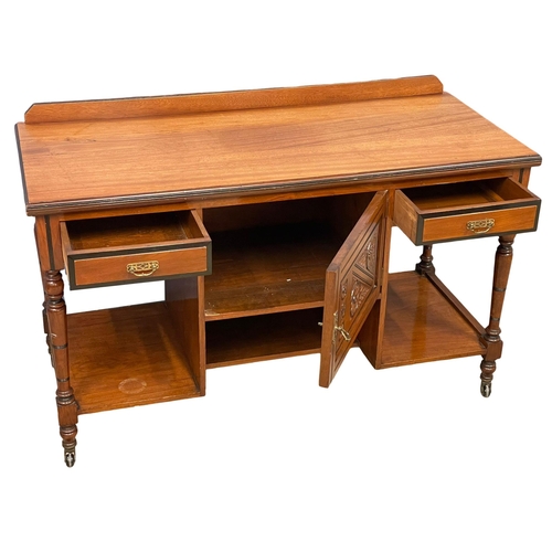 912 - An Edwardian mahogany dressing table. 132x59x82cm.