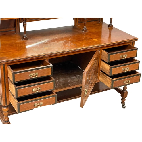 913 - An Edwardian mahogany dressing table. 133x162x59cm