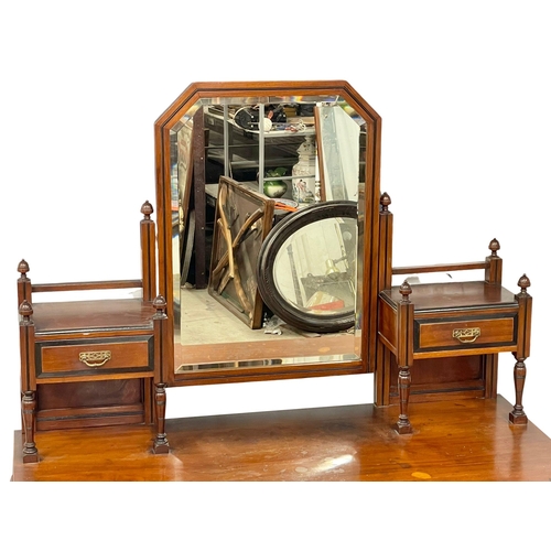 913 - An Edwardian mahogany dressing table. 133x162x59cm