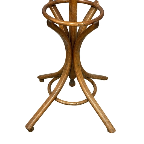 921 - A vintage Bentwood hat and coat stand