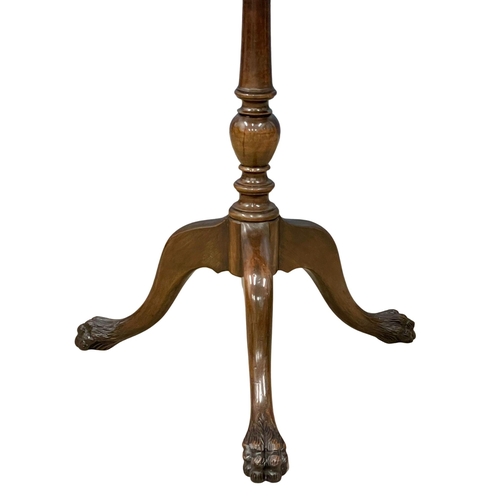 925 - A good quality vintage mahogany pedestal occasional table on lion paw feet. 48x61cm