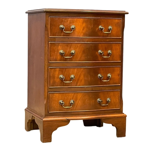 946 - A small Georgian style mahogany serpentine front chest of drawers. 50x39x72cm