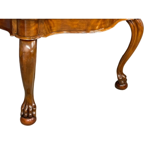 953 - A Victorian mahogany console table on lion paw feet. 123x54x70cm