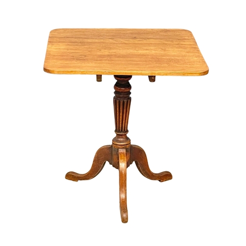 982 - A Victorian mahogany tilt top occasional table. 68x67x70.5cm