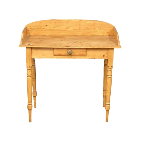 984 - A Victorian pine washstand with drawer. 91.5x46x90.5cm