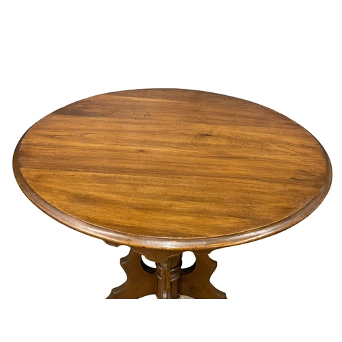 993 - An Edwardian pedestal table.  83x65x74cm