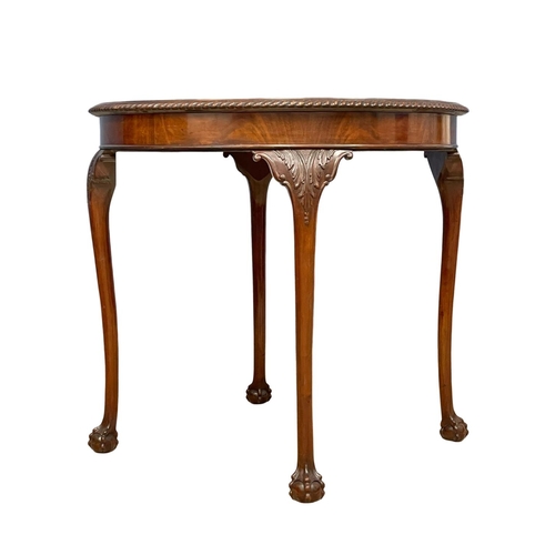 1078 - A good quality early 20th century Chippendale Revival mahogany window table on Ball & Claw feet. Cir... 