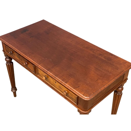 1079 - A 19th century mahogany side table with 2 drawers in the manner of Gillows. Circa 1860-1880. 107x53x... 