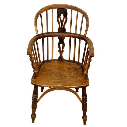 1087 - A mid 19th century Elm Windsor armchair.