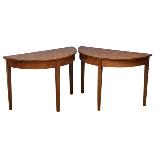 1089 - A pair of George III mahogany D-End side tables. Circa 1800. 106x47x73.5cm