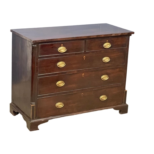 1090 - A good quality George III mahogany chest of drawers on bracket feet. Circa 1800. 110x50x86cm