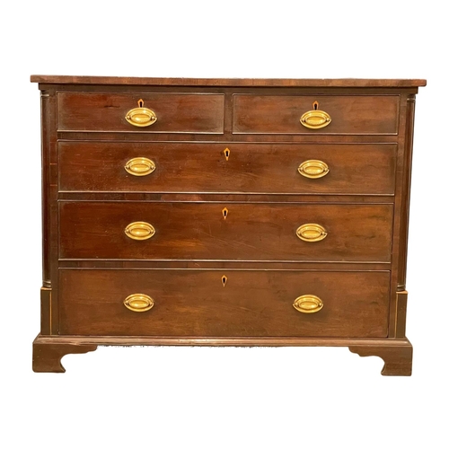 1090 - A good quality George III mahogany chest of drawers on bracket feet. Circa 1800. 110x50x86cm