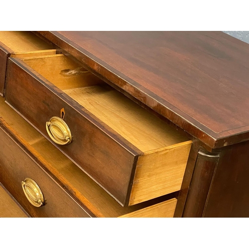 1090 - A good quality George III mahogany chest of drawers on bracket feet. Circa 1800. 110x50x86cm