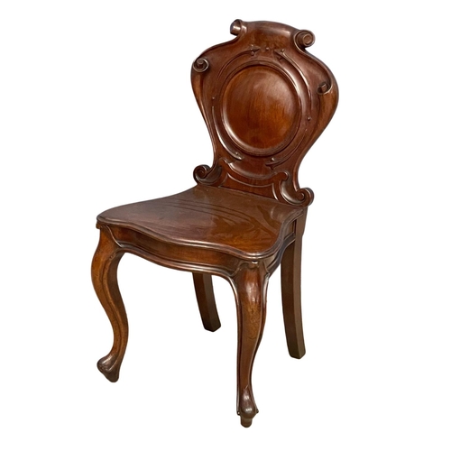 1096 - A good quality Victorian mahogany hall chair on cabriole legs.