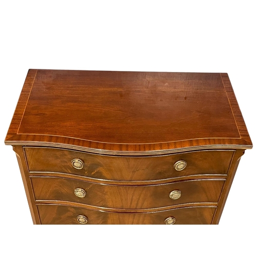 1098 - A fine proportioned Georgian style inlaid mahogany serpentine front chest of drawers. 80x45x85cm