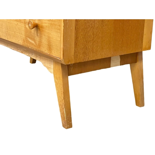 1001 - A G-Plan Mid Century oak chest of drawers.  92x46x109cm