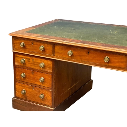 1047 - A large early 19th century Georgian mahogany pedestal desk with leather top, circa 1820-1830.  154x8... 