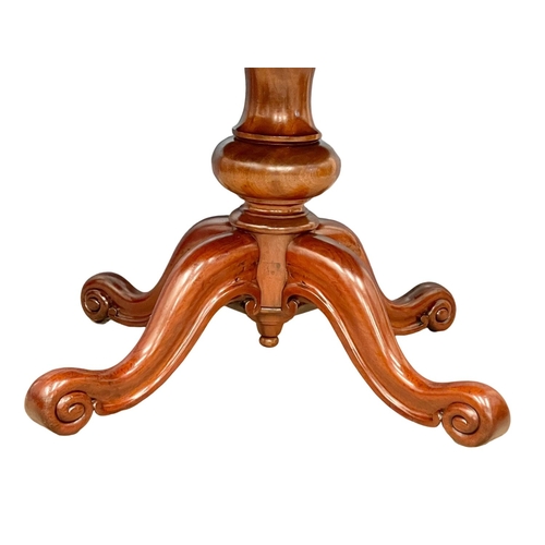 1061 - A Victorian mahogany pedestal breakfast table.  137x96x74cm