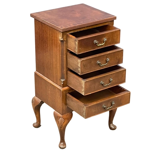 1062 - A small Georgian style chest of drawers.  39x32x69.5cm