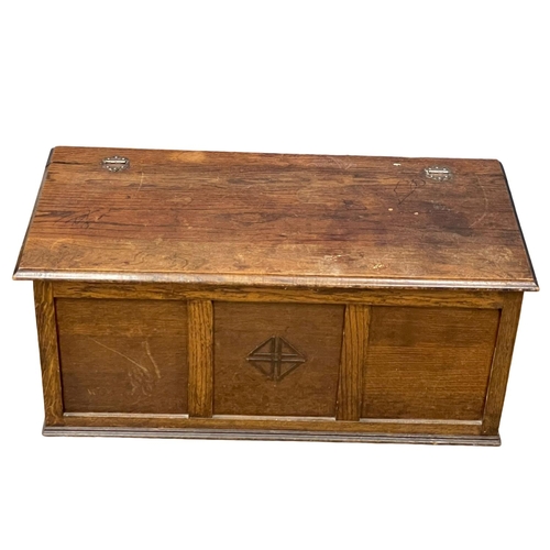 1065 - A vintage oak storage box.  91x45x40cm