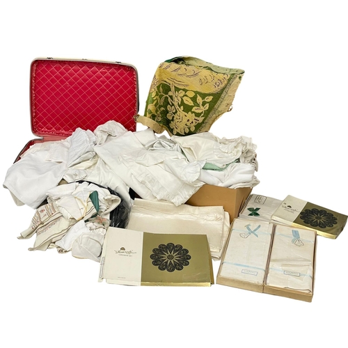 780B - A large quantity of mostly Irish vintage linen, including Shamrock and Richlin.