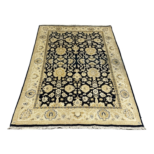 1134 - A large vintage hand knotted rug. 182x287cm